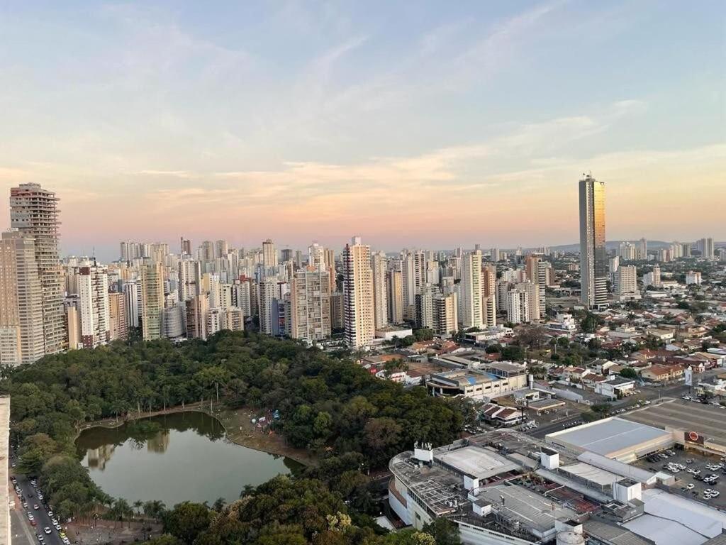 Moderno Flat Com Vista Para O Parque Vaca Brava Goiania Bagian luar foto
